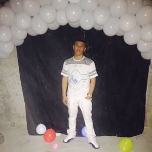 Meet your Posher, Cyrus